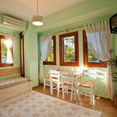 Victoria'S Guesthouse ดามูคารี ภายนอก รูปภาพ