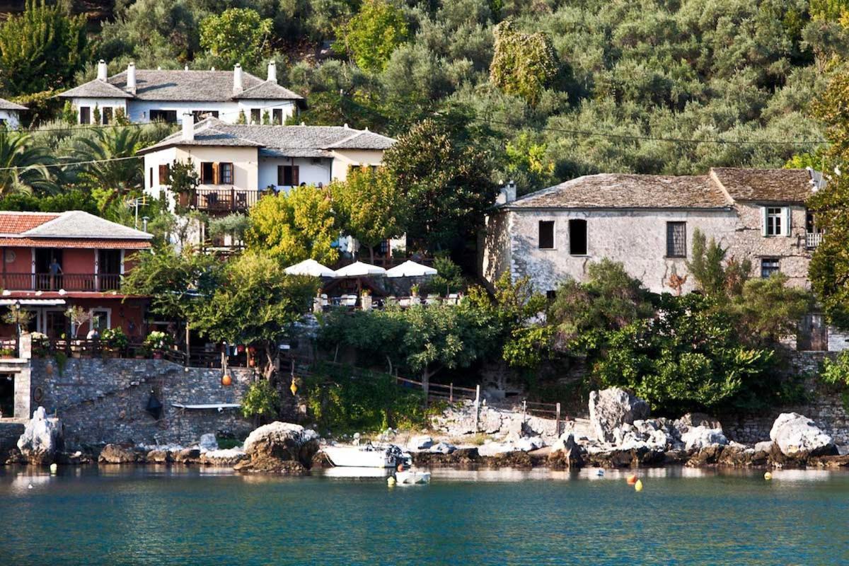 Victoria'S Guesthouse ดามูคารี ภายนอก รูปภาพ