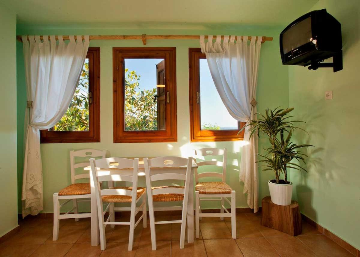 Victoria'S Guesthouse ดามูคารี ภายนอก รูปภาพ