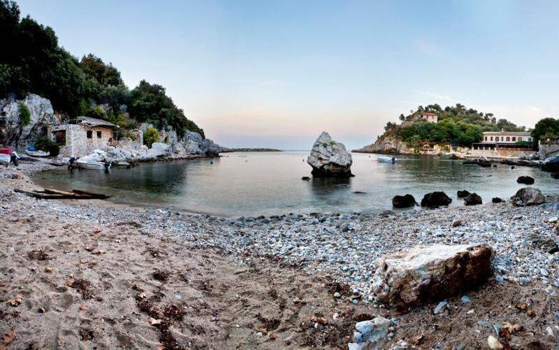 Victoria'S Guesthouse ดามูคารี ภายนอก รูปภาพ